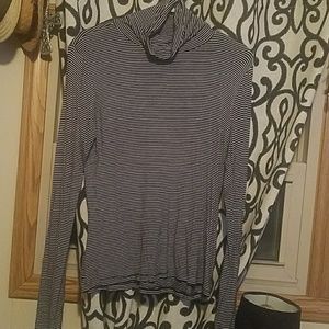 Very stretchy n comfy thin turtleneck